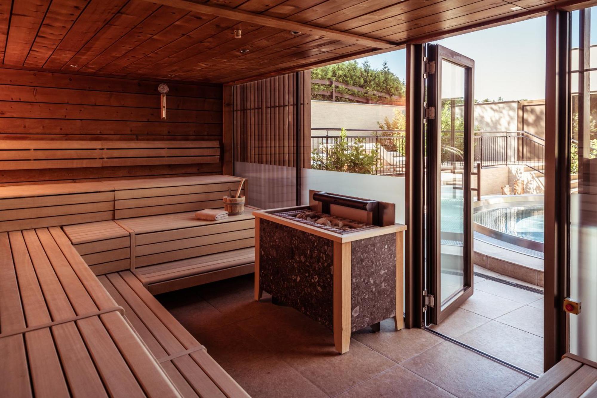 Falkensteiner Balance Resort Stegersbach - Adults Only ภายนอก รูปภาพ A Finnish sauna