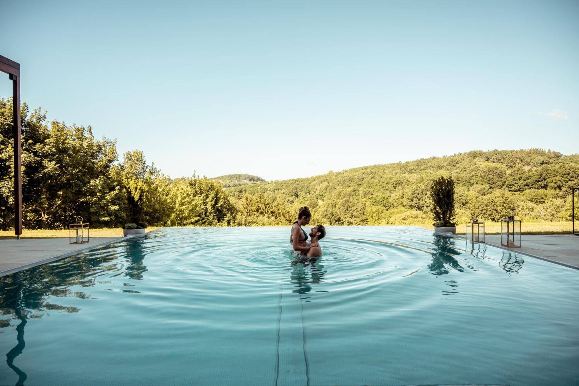 Falkensteiner Balance Resort Stegersbach - Adults Only ภายนอก รูปภาพ Infinity pool at the Hotel
